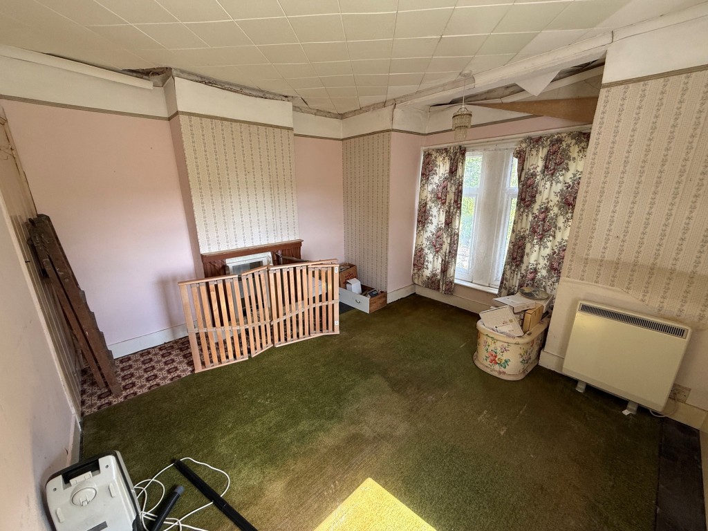 Lot: 169 - HOUSE FOR IMPROVEMENT - Dining room